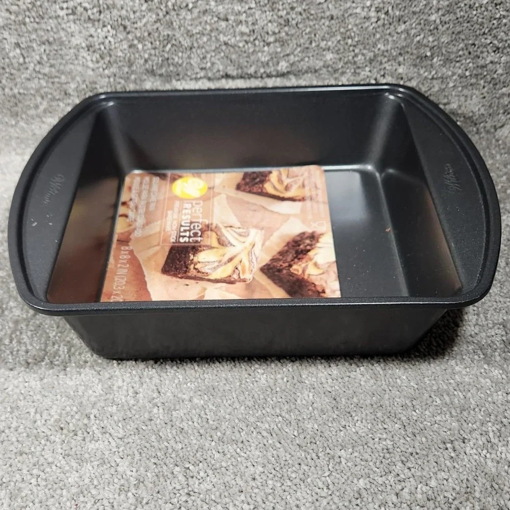 Wilton Square Cake‎ Pan Dark Gray Non-Stick Perfect Results Bakeware 8x8x2 Inch